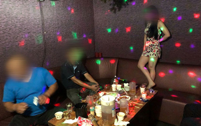 Cảnh sát Đài Loan bắt giữ hai cô gái Việt tiếp rượu, nhảy múa thoát y Ảnh 2