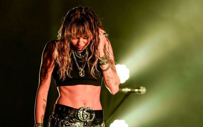 Từng tuyên bố sẽ 'cạch mặt' lễ trao giải VMA, Miley Cyrus bất ngờ xuất hiện vào phút cuối Ảnh 2