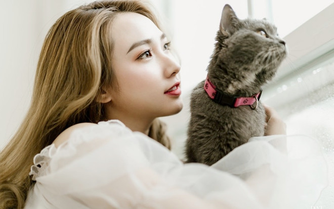 Chia tay thủ môn Bùi Tiến Dũng, bạn gái đại gia lấn sân làm người mẫu Ảnh 2