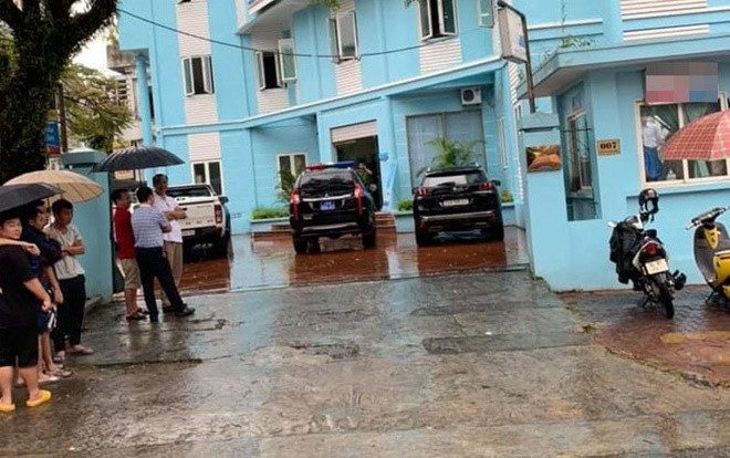 Khống chế đối tượng táo tợn cầm kiếm xông vào cướp ngân hàng ở Lào Cai Ảnh 2