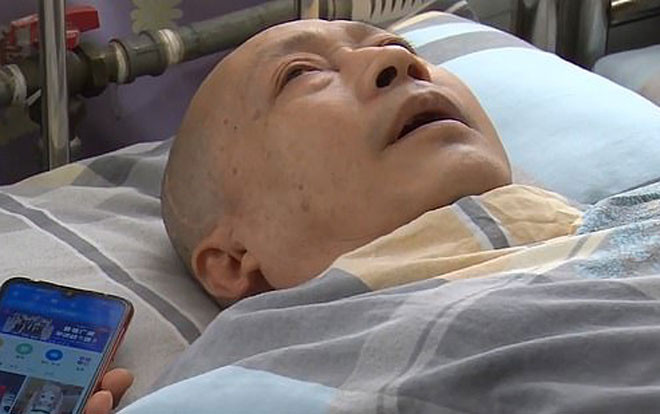 Tỉnh dậy sau 5 năm hôn mê, câu nói đầu tiên của người chồng khiến ai cũng rơi nước mắt Ảnh 2