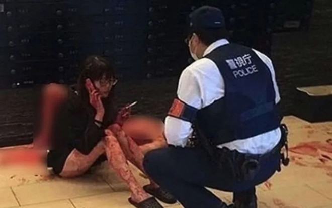 Cô gái bình tĩnh hút thuốc lá sau khi đâm gục bạn trai và phản ứng bất ngờ của cư dân mạng Ảnh 2