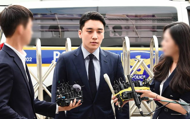Seungri lần đầu xuất hiện tại đồn cảnh sát sau 3 tháng im ắng Ảnh 2
