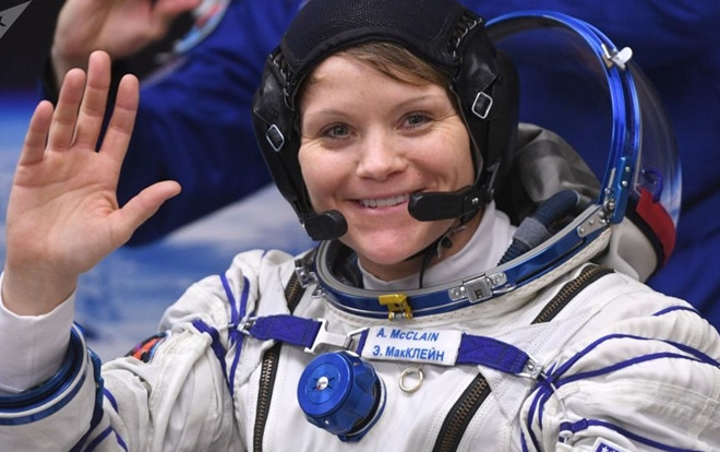 Phi hành gia đang làm việc ở ngoài không gian vẫn 'hack' tài khoản ngân hàng của bạn đời? Ảnh 2