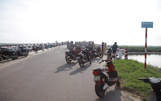 Nam sinh bất ngờ để lại xe máy trên cầu rồi nhảy xuống sông tự tử Ảnh 2