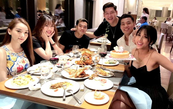 Cô gái say rượu ngủ công viên là chị gái thân thiết của Văn Toàn, Bùi Tiến Dũng Ảnh 2