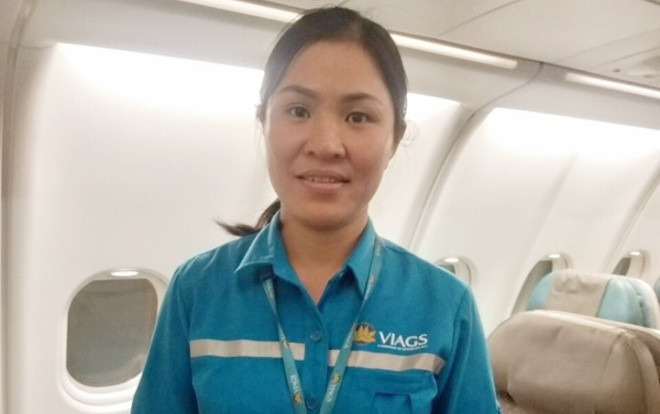 Nhân viên vệ sinh nhặt được túi xách trị giá gần 1 tỷ hành khách bỏ quên sau chuyến bay nhận thư khen từ Bộ trưởng GTVT Ảnh 2