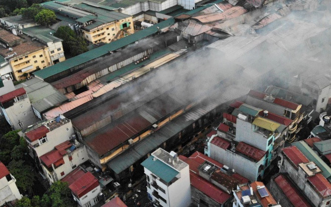 Vụ cháy khủng khiếp ở công ty phích nước Rạng Đông: Không ăn thực phẩm nuôi, trồng trong bán kính 1km Ảnh 2