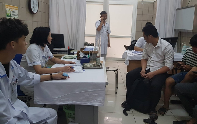 Vụ cháy khủng khiếp ở công ty phích nước Rạng Đông: 12 người đã đến trung tâm chống độc khám và xét nghiệm vì tức ngực, khó thở Ảnh 2