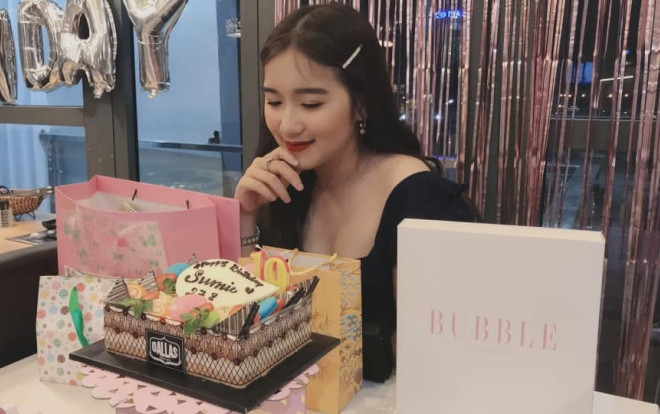 Con gái NSUT Kim Tử Long khoe ảnh đón sinh nhật rạng rỡ ở tuổi 19 Ảnh 2