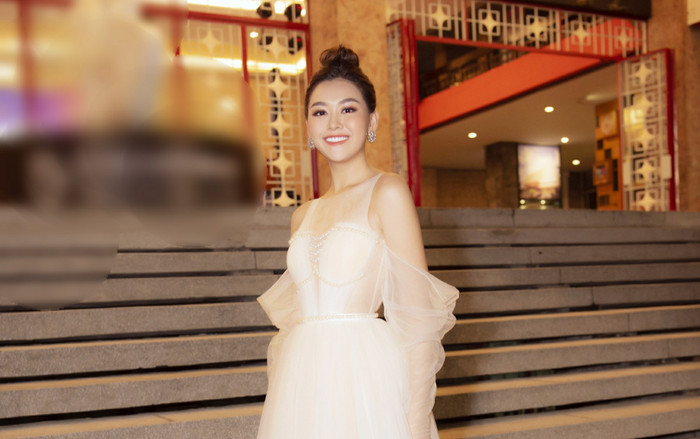 Lộ diện sau khi công bố là đại diện Việt tại Miss International 2019, Tường San chiếm trọn spotlight trên thảm đỏ Ảnh 2