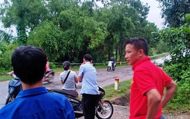 Sau khi phát hiện xe máy không ai lấy, lại tìm thấy thi thể đàn ông chết bất thường dưới bụi tre Ảnh 2