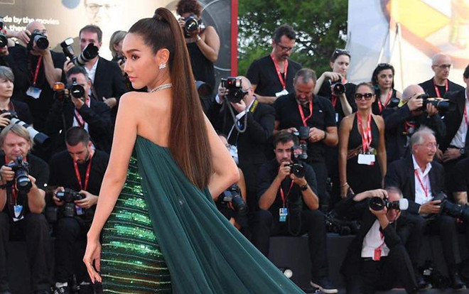 Min Pechaya nổi bật tại thảm đỏ liên hoan phim Venice với trang phục được thiết kế dành riêng cho cô đến từ thương hiệu Etro Ảnh 2