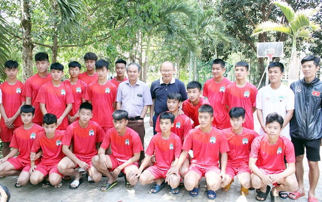 Bầu Đức đầu tư cho đàn em Công Phượng Ảnh 2