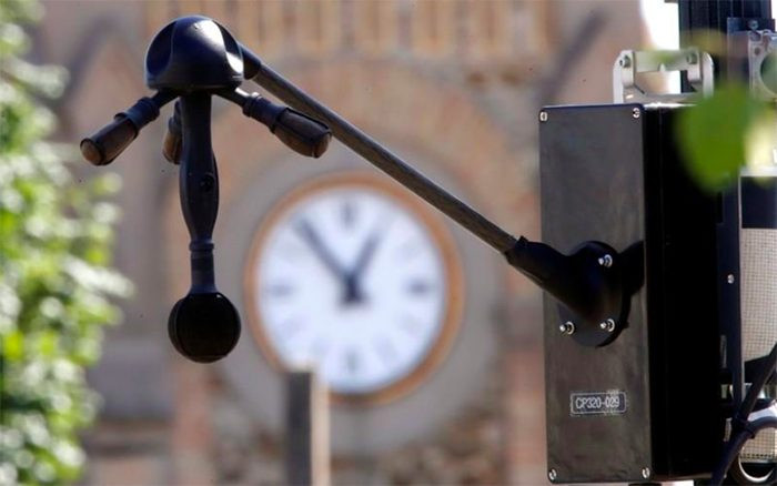 Pháp thử nghiệm 'radar tiếng ồn' tự động phạt những lái xe ồn ảo Ảnh 2