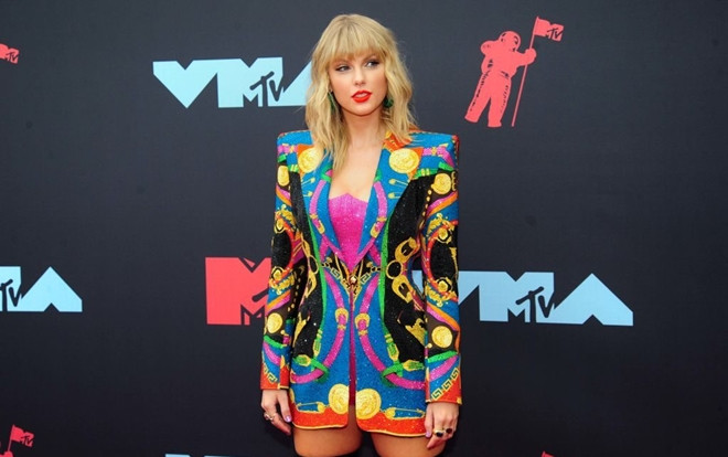 Ra cùng một thời điểm nhưng album Lover của Taylor Swift lại ngậm ngùi xếp sau album này! Ảnh 2