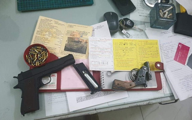 Nhóm thanh niên nổ súng truy sát kinh hoàng ở Sài Gòn khai mua hai khẩu súng trên mạng xã hội Ảnh 2