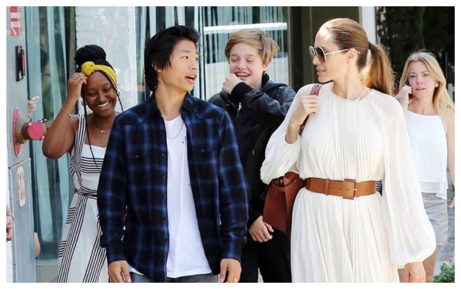 Angelina Jolie diện đầm trắng mềm mại dịu dàng ra phố ăn trưa cùng các con Ảnh 2