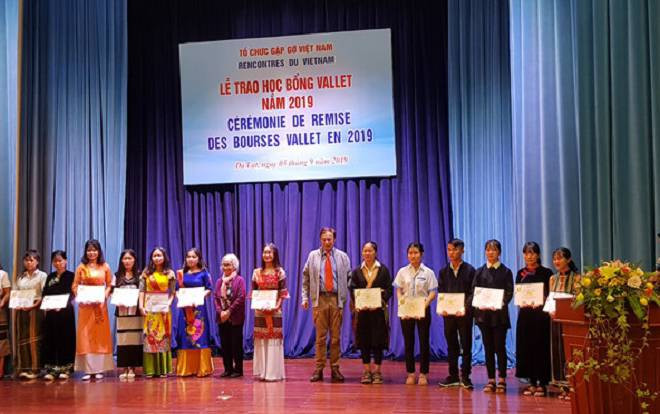 Học sinh sinh viên các tỉnh Tây Nguyên nhận học bổng Vallet hơn 2 tỉ đồng Ảnh 2