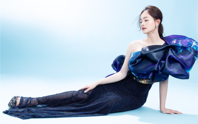 Tạo dáng quyến rũ như nàng tiên cá, Lan Phương khoe trình nhan sắc ngày càng thăng hạng Ảnh 2