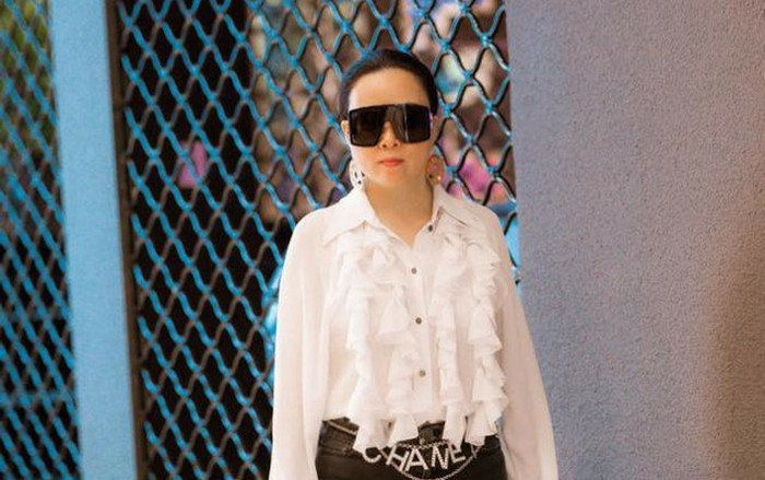 Phượng Chanel mặc đồ đen trắng tinh giản mà vẫn bị chê xấu Ảnh 2