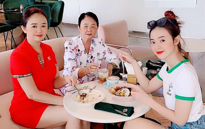 Khoe ảnh bà ngoại U90 trẻ trung, Midu nhận 'mưa lời khen' từ Quốc Trường và cộng đồng mạng Ảnh 2