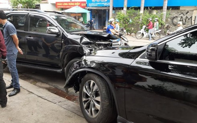 Ô tô đâm hàng loạt xe máy trên đường Sài Gòn, nhiều người bị thương Ảnh 2