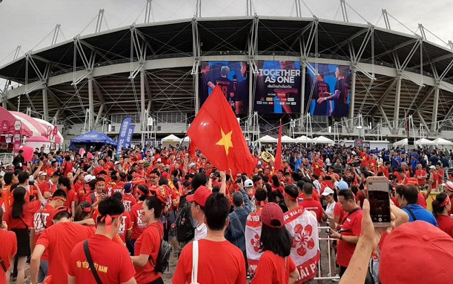 Không khí cuồng nhiệt trước vòng loại World Cup 2022 bảng G: Đội tuyển Việt Nam phủ đỏ SVĐ Thái Lan Ảnh 2
