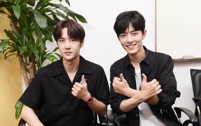 Tiêu Chiến - Vương Nhất Bác thân thiết là thế, còn fan lại không ngừng khẩu chiến, bôi nhọ lẫn nhau Ảnh 2