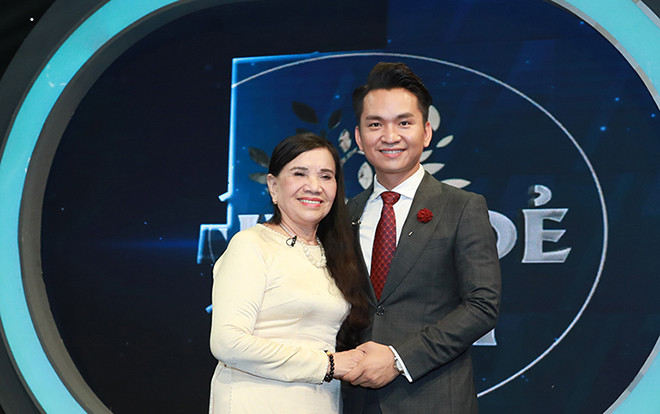 MC Hạnh Phúc song ca với mẹ, tiết lộ từng đối diện với bệnh ung thư máu Ảnh 2