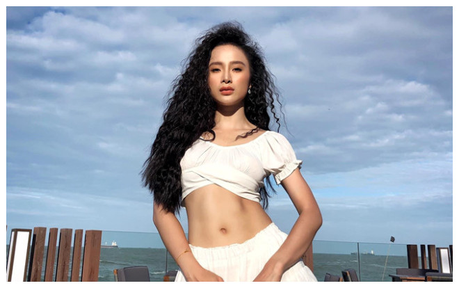Chán khoe vòng 3 khủng, Angela Phương Trinh mặc áo croptop khoe cơ bụng hoành tráng Ảnh 2