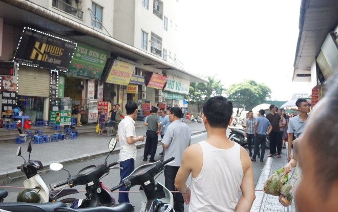 Hiện trường vụ mở hộp quà bưu phẩm phát nổ ở chung cư Linh Đàm khiến 4 người bị thương Ảnh 2