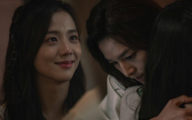 'Niên sử ký Arthdal': Tung ảnh Jisoo và Song Joong Ki với chú thích ẩn ý, visual của Blackpink sẽ trở lại với phần 3? Ảnh 2
