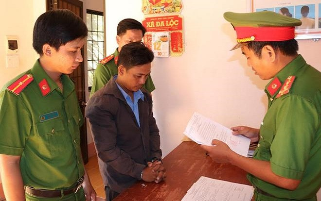 Bắt giam cha dượng thuê người chặn đường đánh con riêng của vợ để 'dằn mặt' Ảnh 2