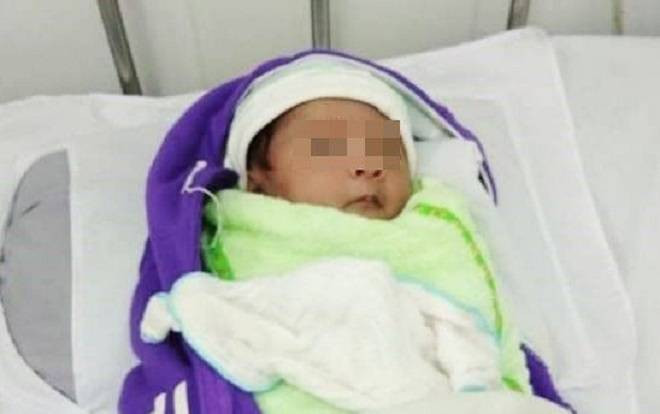 Vụ trẻ bị bỏ rơi kèm mẩu giấy 'Con anh đó anh Hưng': Cháu bé đã có đầy đủ bố mẹ Ảnh 2