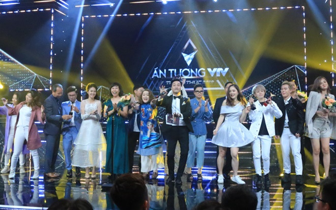 MC Thành Trung, Đông Nhi được xướng tên, hoa hậu H'Hen Niê để vuột mất giải thưởng tại VTV Awards 2019 Ảnh 2
