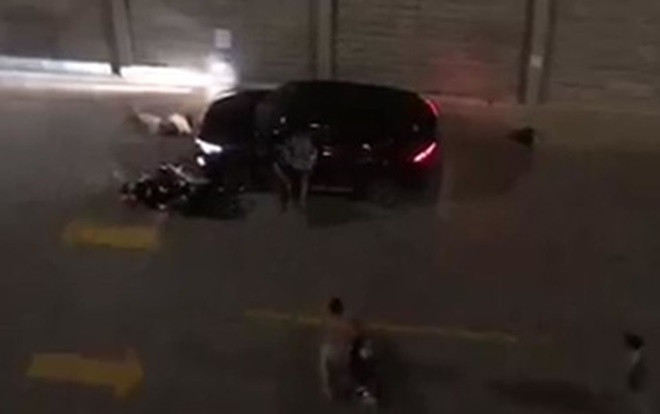 Video ghi hình thanh niên cố tình lái ô tô húc văng đôi vợ chồng ở Sài Gòn để trả thù Ảnh 2