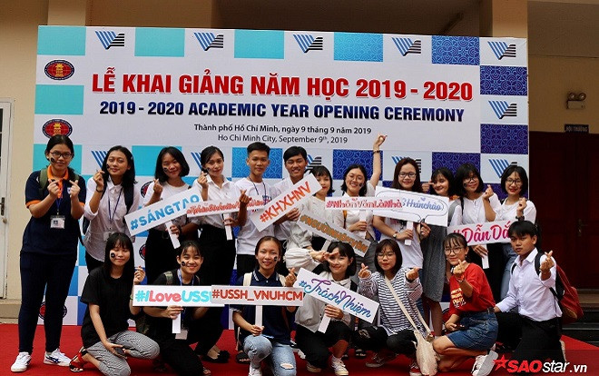 Hàng ngàn tân sinh viên Đại học Khoa học xã hội và Nhân văn TP.HCM náo nức trong ngày khai giảng năm học mới Ảnh 2