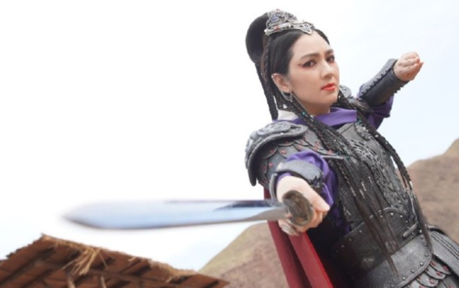 Hồng Hân tái xuất đóng phim, đăng hình ảnh trong trang phục cổ trang Ảnh 2