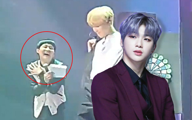 Đâu chỉ người hâm mộ, MC tại fan meeting cũng phải ‘quắn quéo’ thế này đây trước điệu nhảy cuốn hút của Kang Daniel Ảnh 2