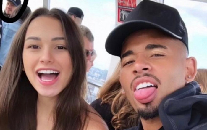 Công khai có bạn gái, sao Man City có thể bị mẹ từ mặt Ảnh 2