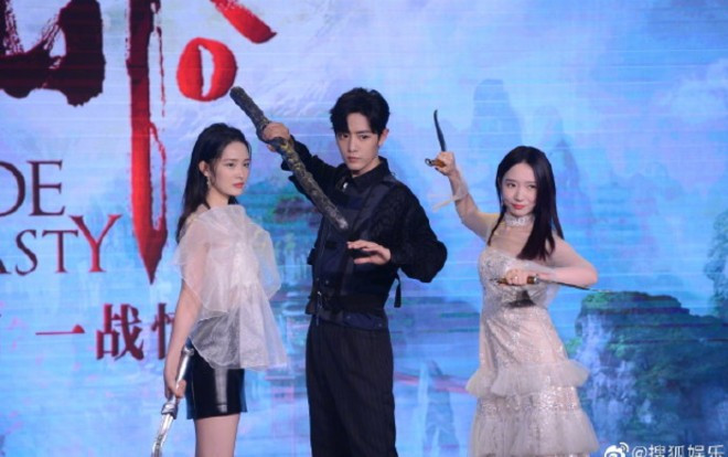 Họp báo chính thức của 'Tru tiên I': Lý Thấm, Mạnh Mỹ Kỳ 'so kè' nhan sắc khi đứng cạnh nam thần Tiêu Chiến Ảnh 2