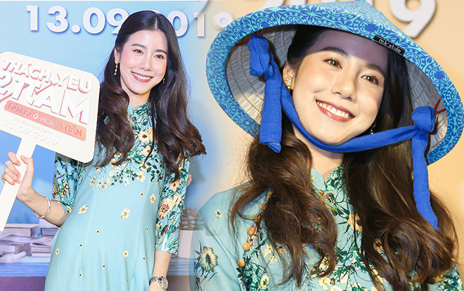 Esther Supreeleela diện áo dài cực đẹp, đội thêm nón lá khi giao lưu với fan Việt Nam Ảnh 2