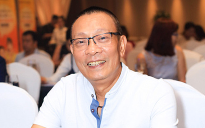 Cuộc sống MC Lại Văn Sâm sau khi về hưu: Thu nhập tăng vọt nhưng không thích ở biệt thự, đi đâu cũng 'kèm' bà xã bên cạnh Ảnh 2