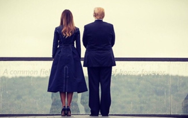 Bà Melania bị chỉ trích vì chi tiết trên váy 'mô phỏng vụ 11/9' Ảnh 2
