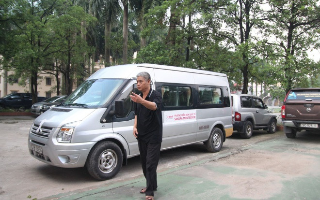 Thực nghiệm hiện trường vụ bé trai 6 tuổi trường Gateway tử vong: Tài xế Phiến đã làm gì tại nơi gửi xe sau khi đưa đón học sinh? Ảnh 2