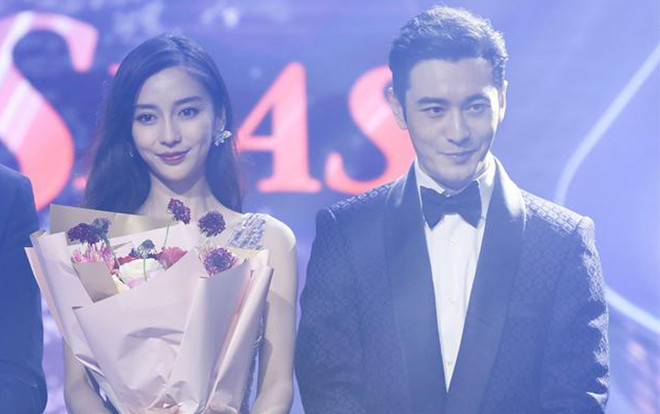 Giữa nghi vấn ly hôn, Huỳnh Hiểu Minh và Angelababy tiếp tục tách ra riêng lẻ trong đêm hội Trung thu của CCTV Ảnh 2