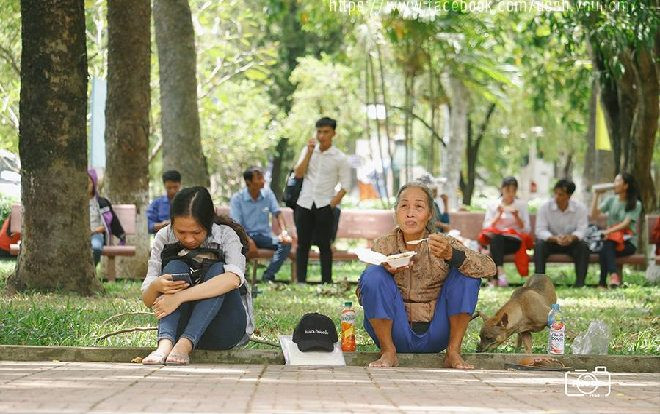 Bộ ảnh ‘Ngày mai… con khôn lớn’ đầy cảm xúc của sinh viên trường ĐH KHXH&NV TP.HCM: ‘Con chỉ ước được ngồi bên mâm cơm mẹ nấu…’ Ảnh 2