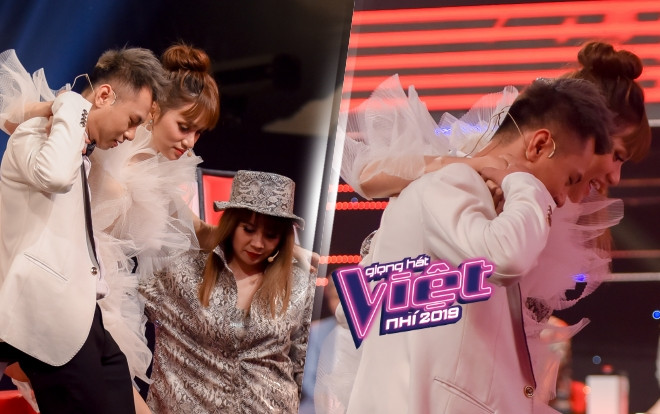 Fan xao xuyến nhìn Dương Cầm ân cần dìu Hương Giang: Đau chân sao buồn bằng xa học trò? Ảnh 2