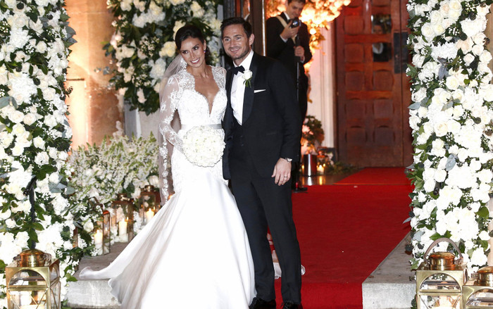 Ngắm nhan sắc nữ MC đem lại 'vận đỏ' cho Lampard trên băng ghế chỉ đạo Ảnh 2